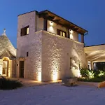 Сasa de vacaciones Td Trulli Saveni Trulli With Pool Near The Centre *
