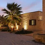 Сasa de vacaciones Td Trulli Saveni Trulli With Pool Near The Centre *
