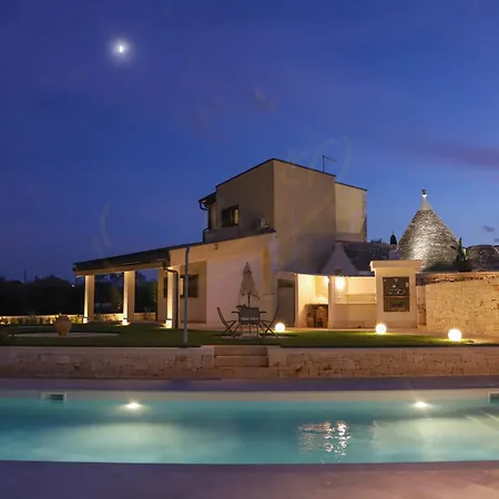 Сasa de vacaciones Td Trulli Saveni Trulli With Pool Near The Centre *