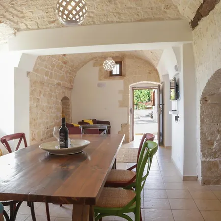 Td Trulli Saveni Trulli With Pool Near The Centre *