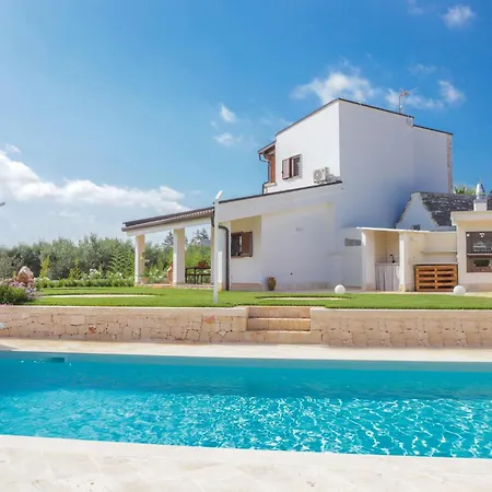 Td Trulli Saveni Trulli With Pool Near The Centre *