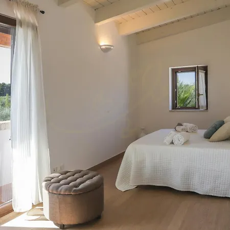 Td Trulli Saveni Trulli With Pool Near The Centre * Castellana Grotte